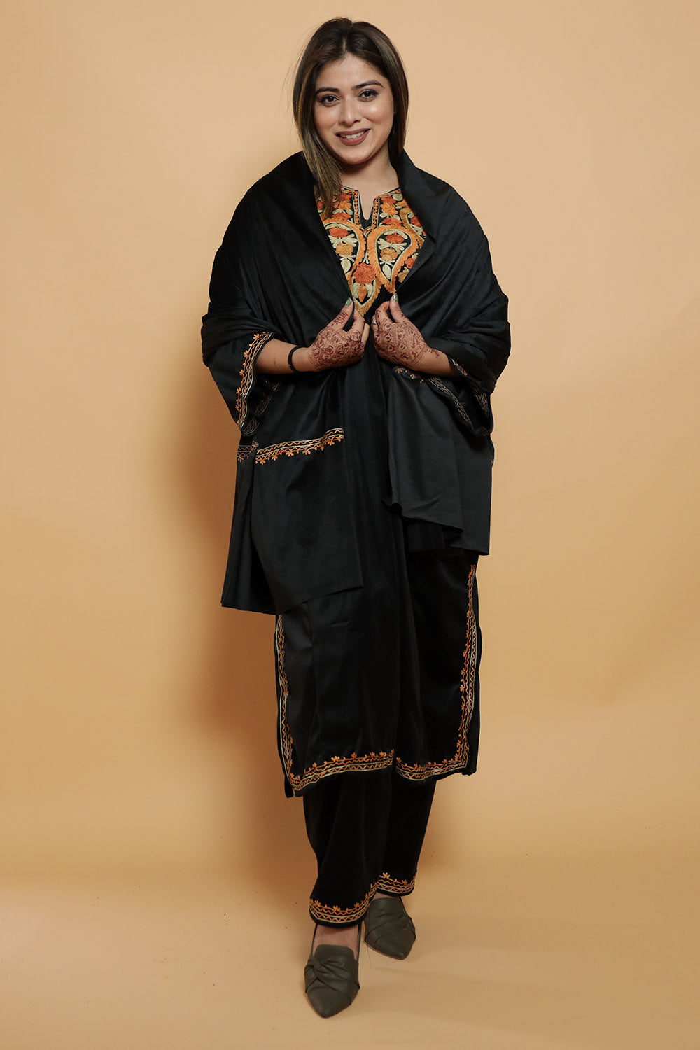 Black Color Kashmiri Pheran Set With Kashida Aari Work