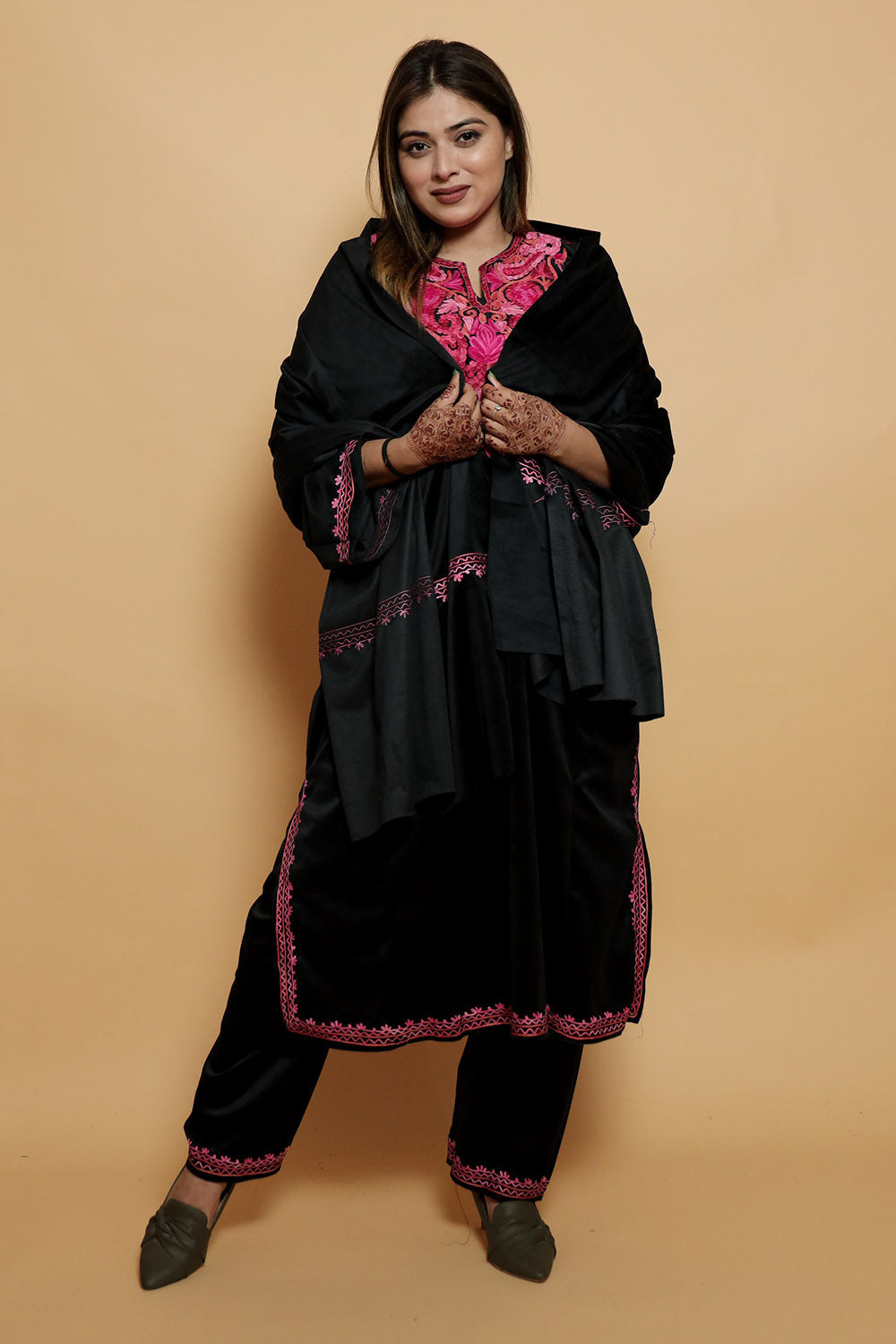 Black Color Kashmiri Pheran Set With Kashida Aari Work