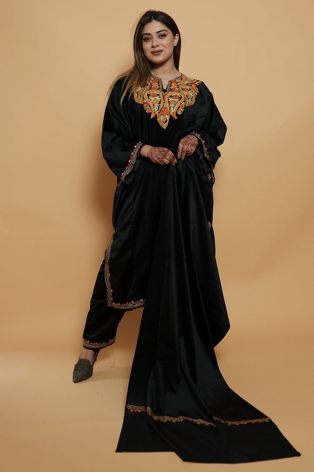 Black Color Kashmiri Pheran Set With Kashida Aari Work
