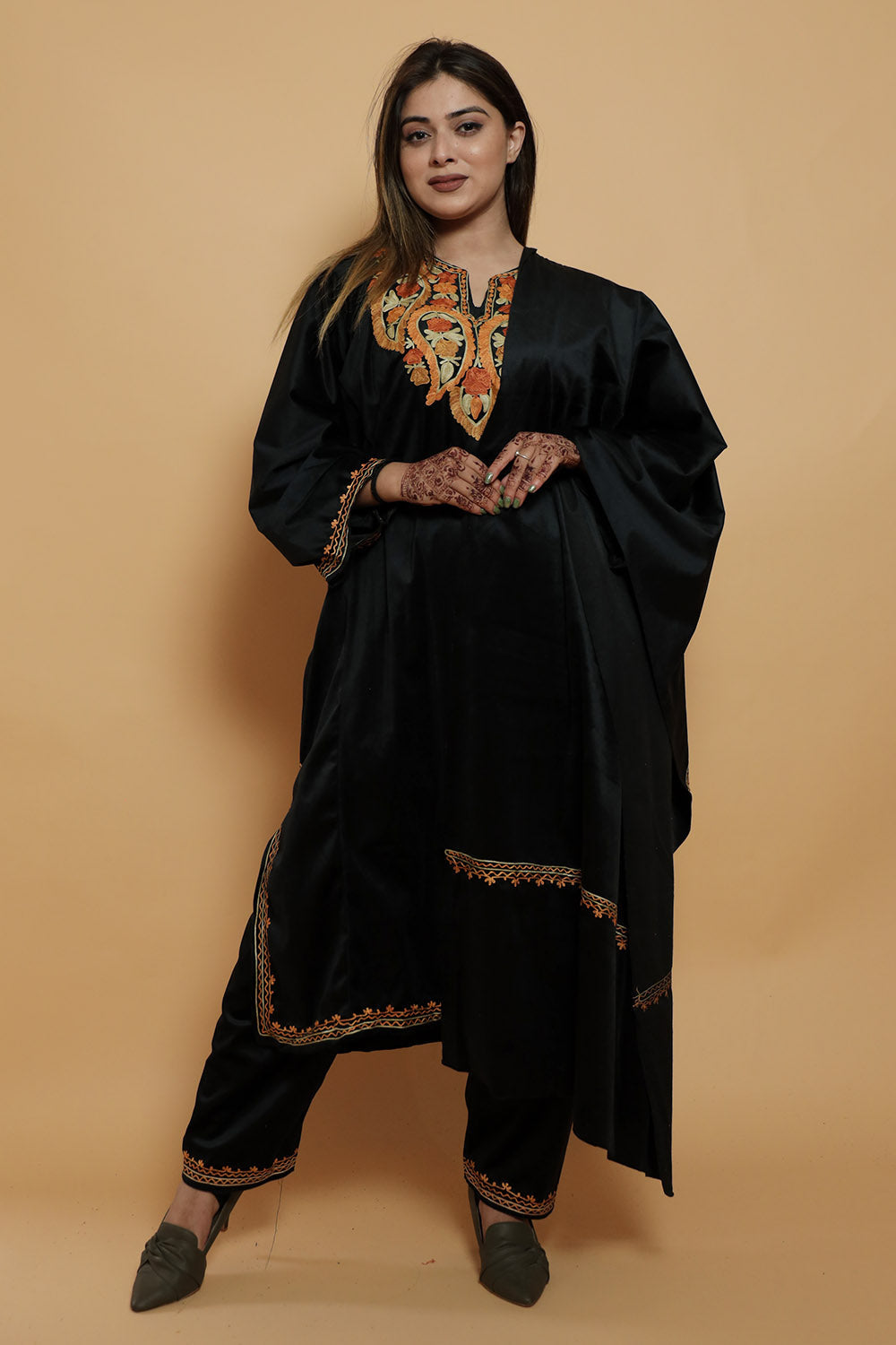 Black Color Kashmiri Pheran Set With Kashida Aari Work
