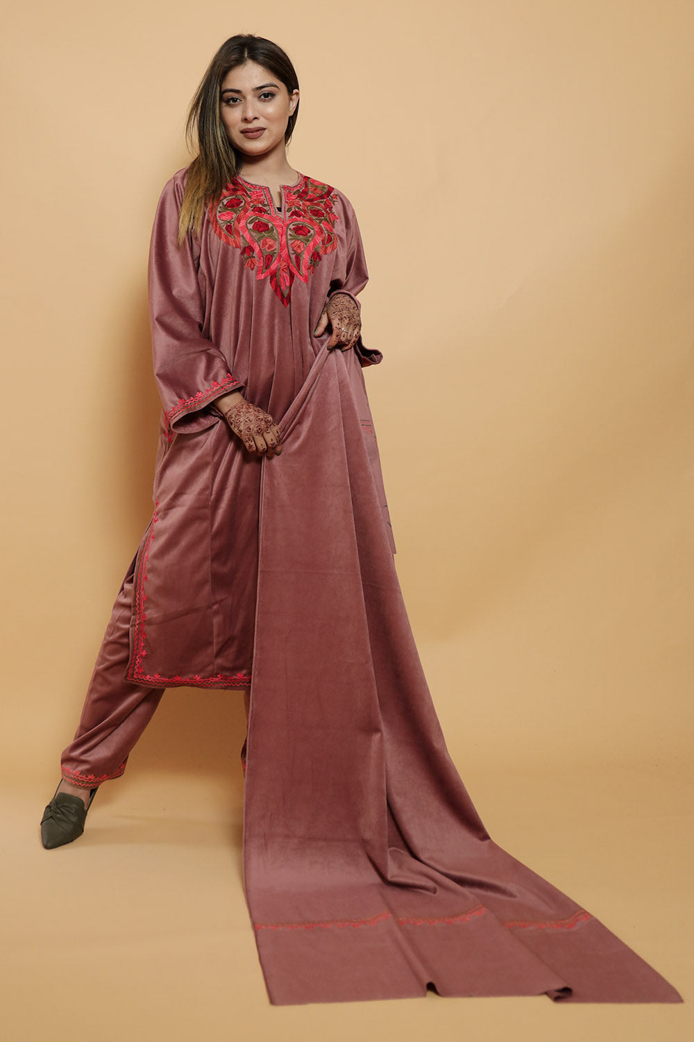 Onion Color Kashmiri Pheran Set With Kashida Aari Work