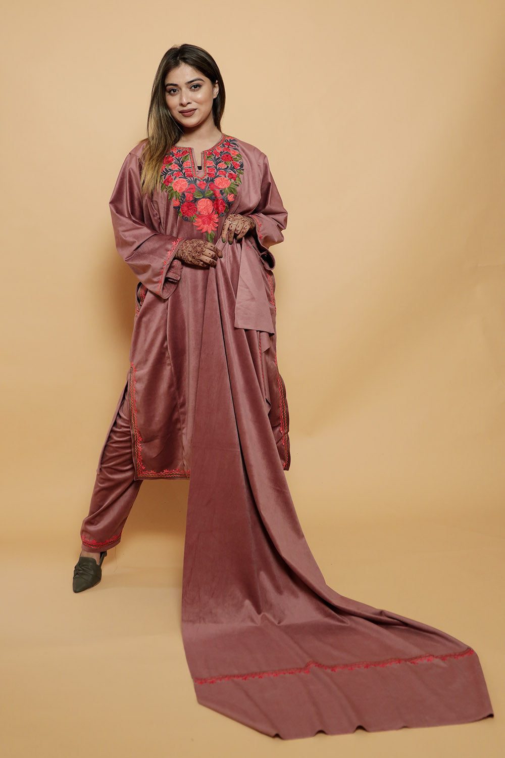 Onion Color Kashmiri Pheran Set With Kashida Aari Work