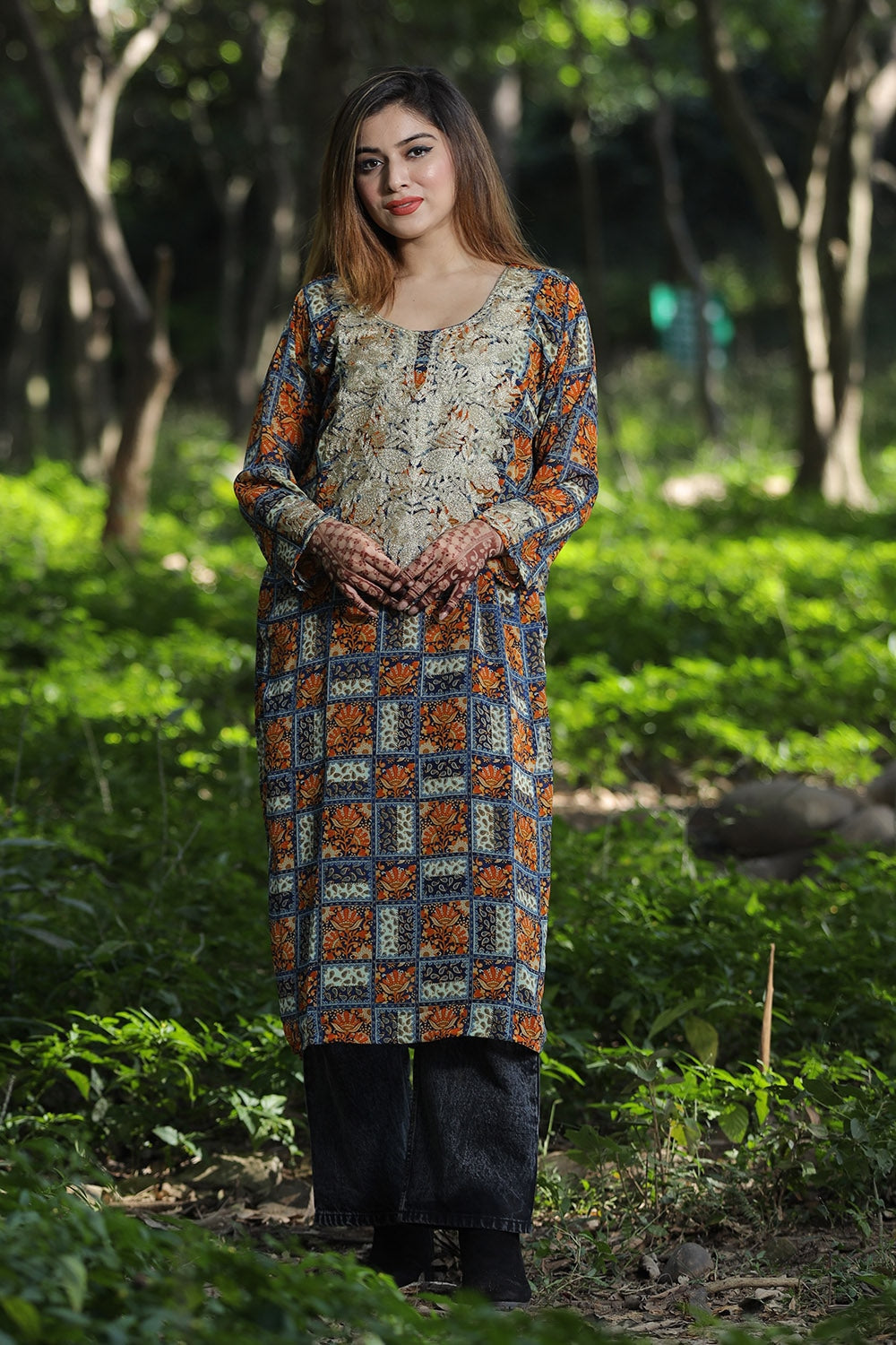 MESMERISING Multi Shade Printed Georgette Kashmiri Tilla