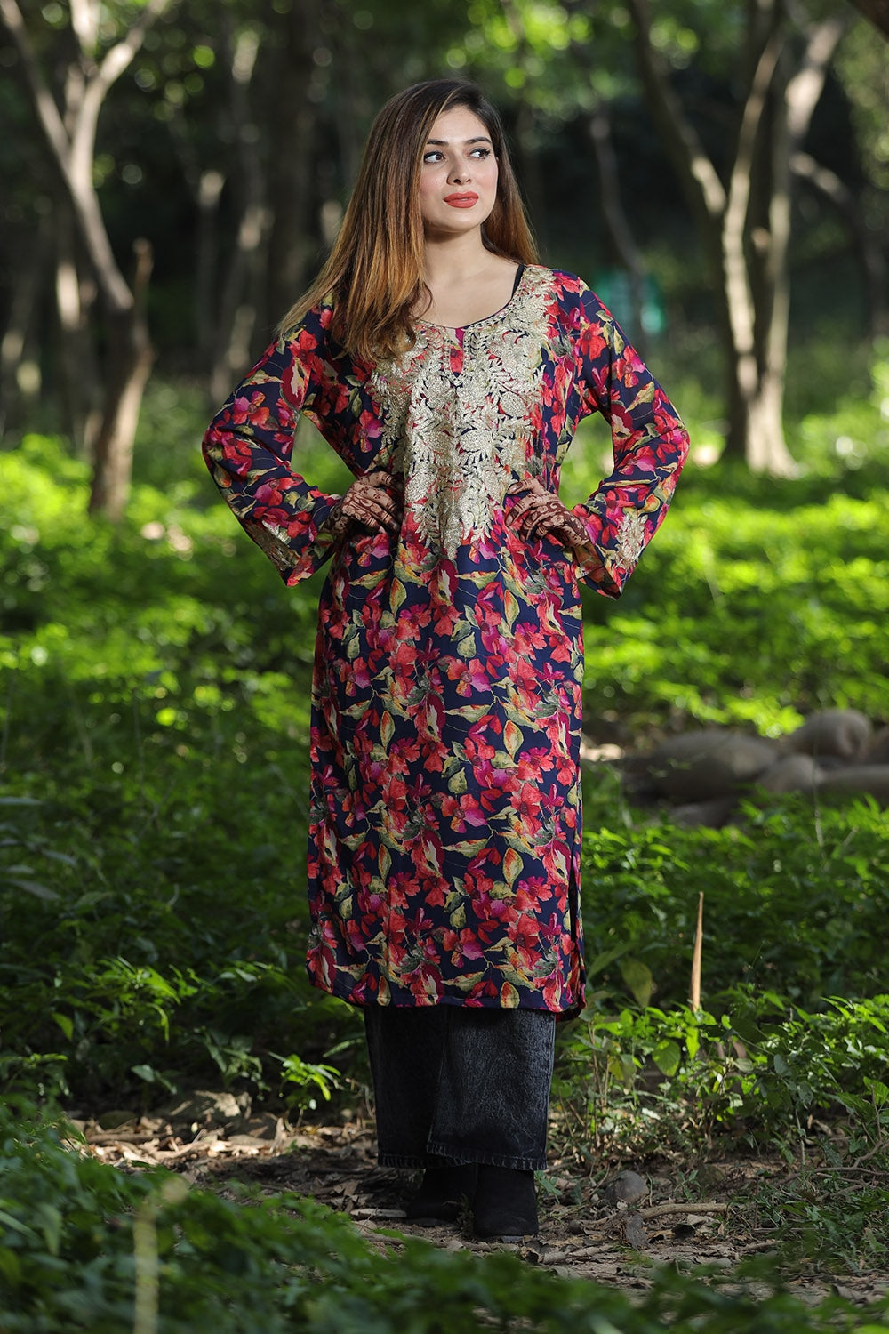 ALLURING FLORAL Multicoloured Printed Georgette Kashmiri