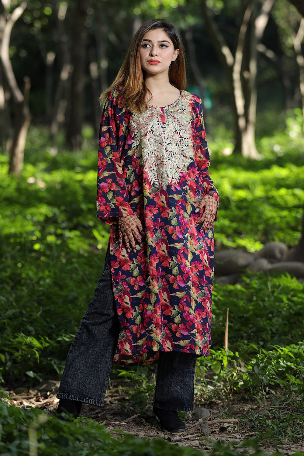 ALLURING FLORAL Multicoloured Printed Georgette Kashmiri