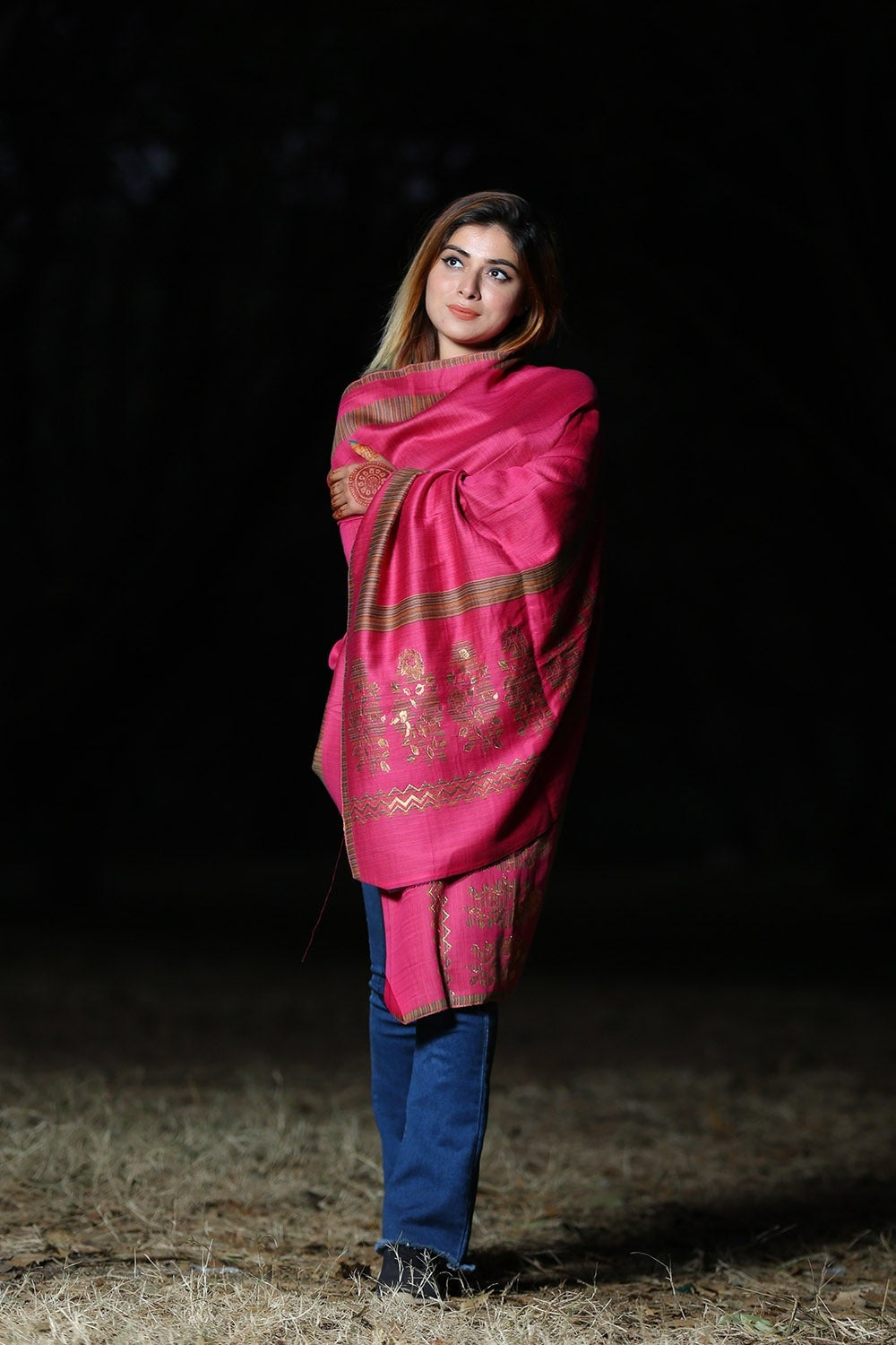 ALLURING FUCHSIA MAGENTA COLOUR ZARI KASHMIRI SHAWL DEFINES