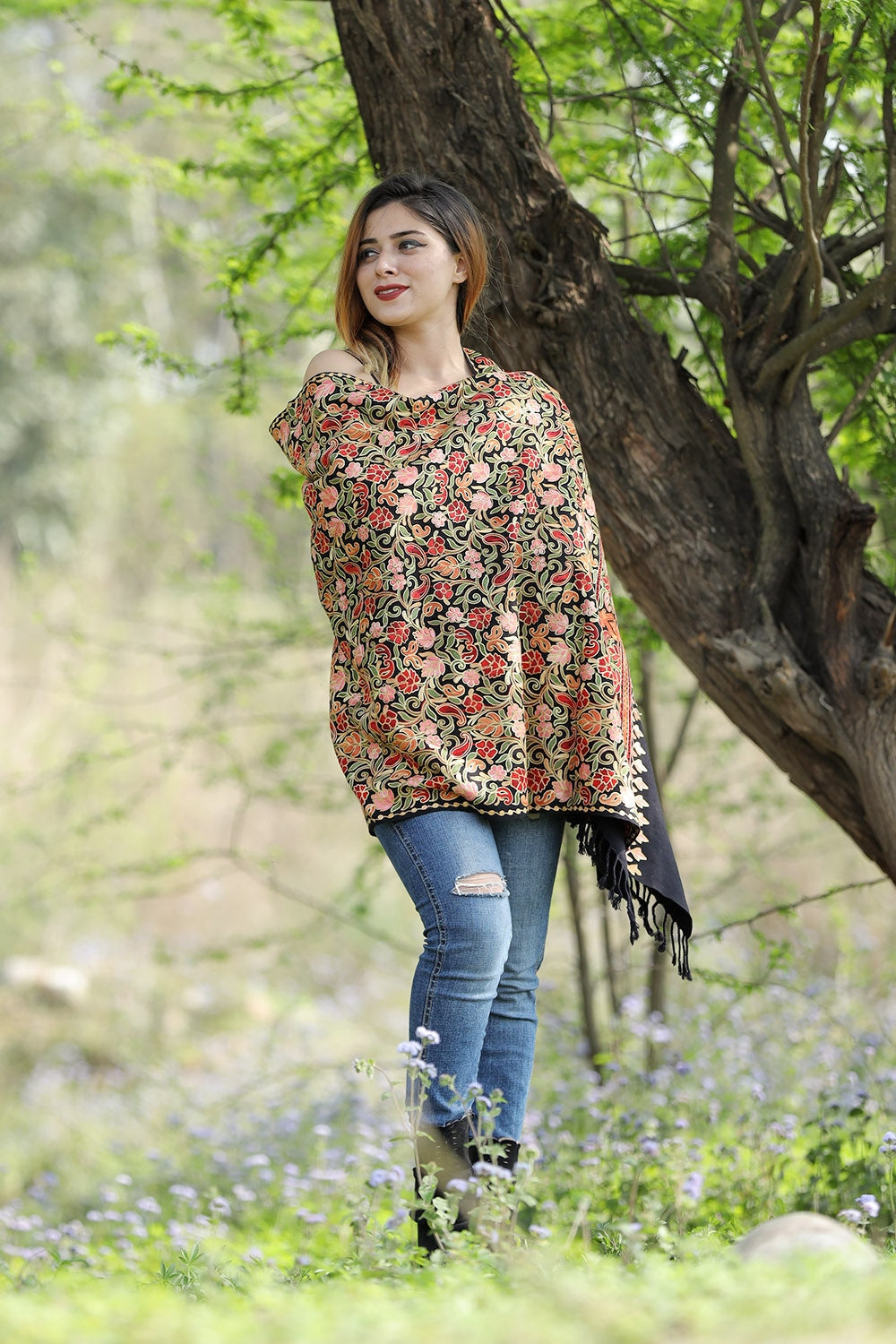 ALLURING MULTICOLORED Black Colour Stole With Graceful