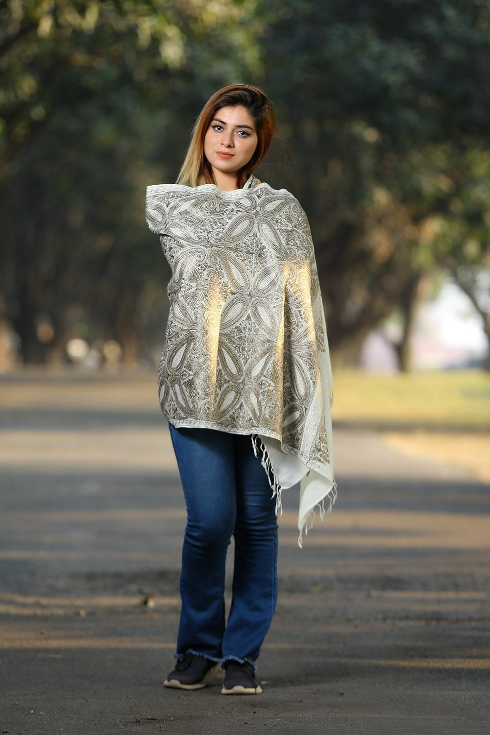 ALLURING PEARLY WHITE COLOUR STOLE WITH CLASSY SWAROVSKI