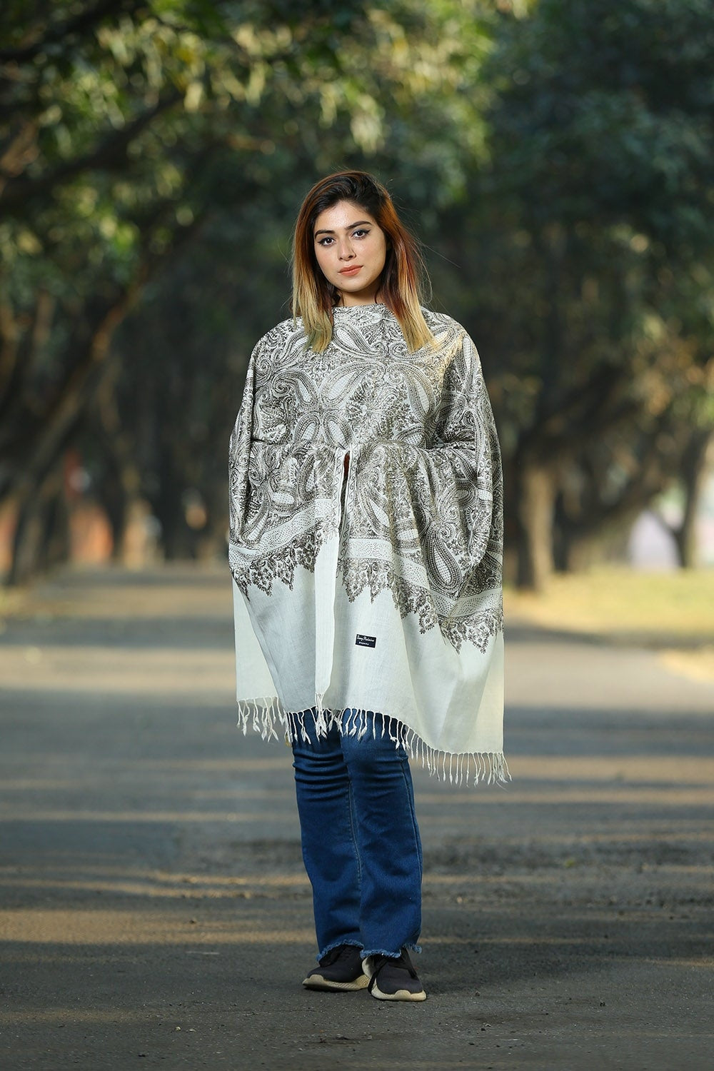 ALLURING PEARLY WHITE COLOUR STOLE WITH CLASSY SWAROVSKI