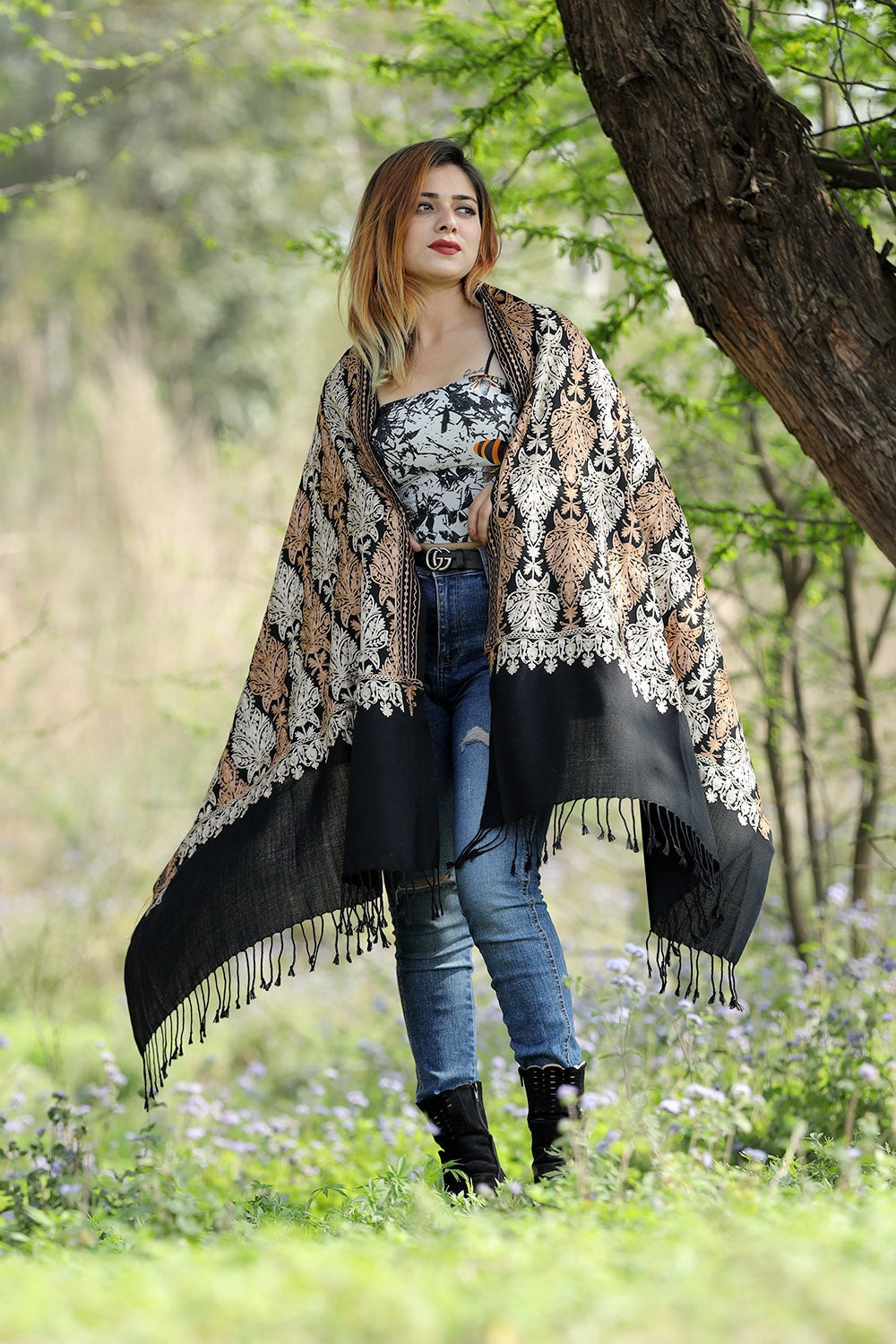 Amazing Black Colour Stole With Graceful Dense Jaal Pattern