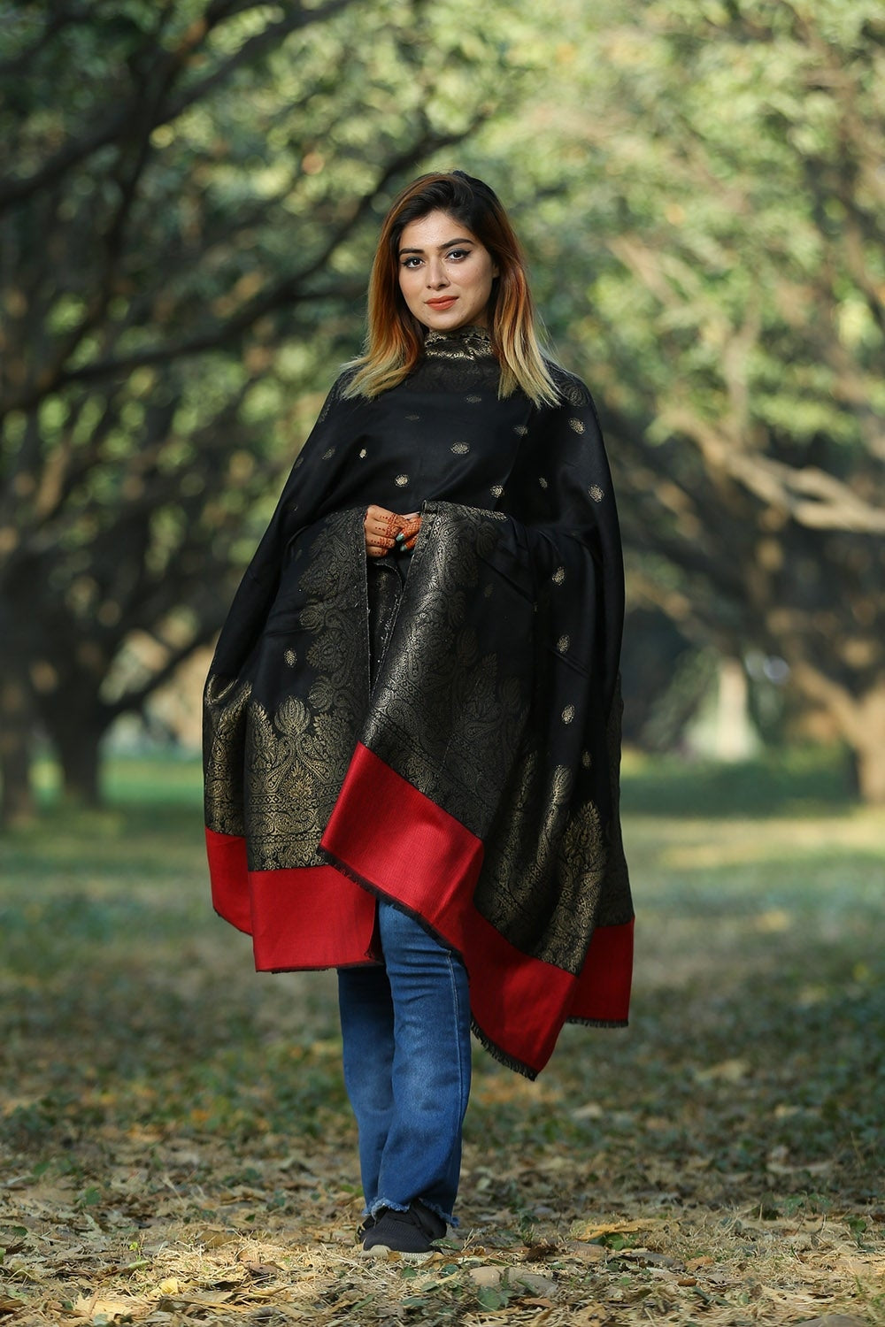 AMAZING BLACK WITH RED COLOUR PALLA ZARI SHAWL DEFINES
