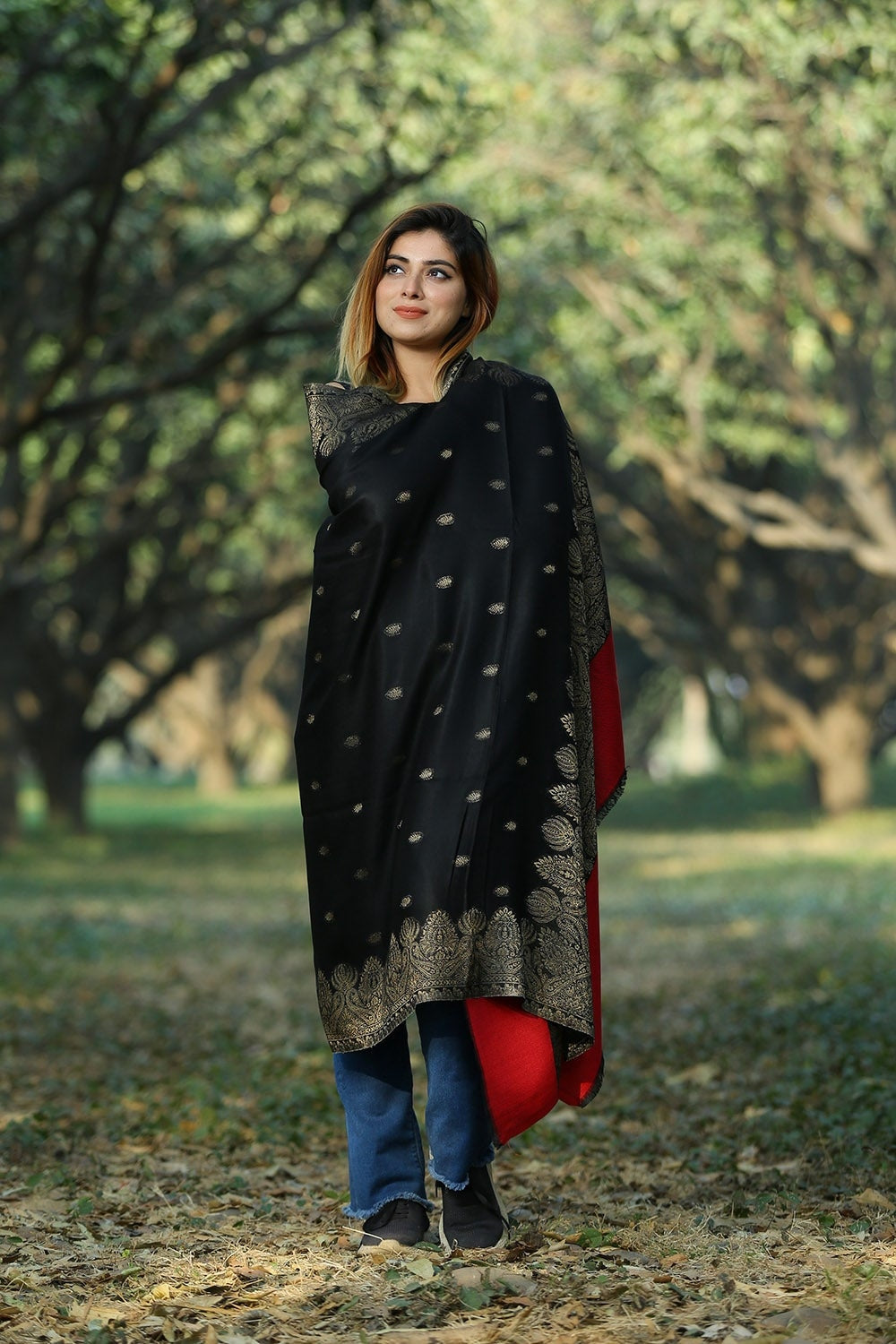 AMAZING BLACK WITH RED COLOUR PALLA ZARI SHAWL DEFINES