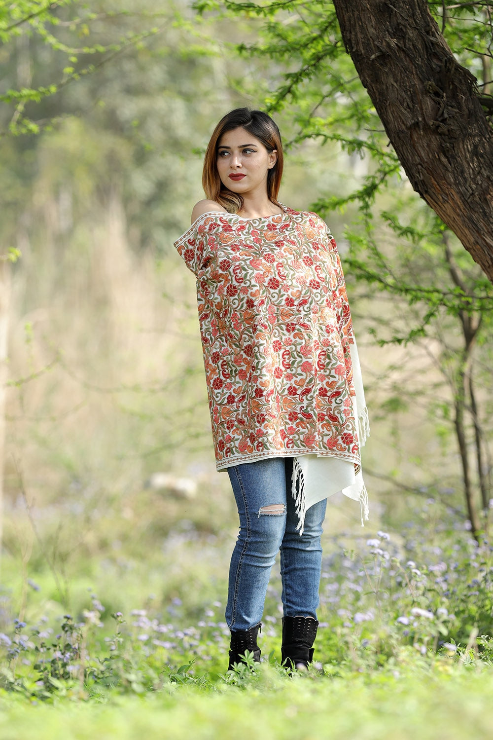 ATTRACTIVE MULTICOLORED IVORY WHITE Colour Stole