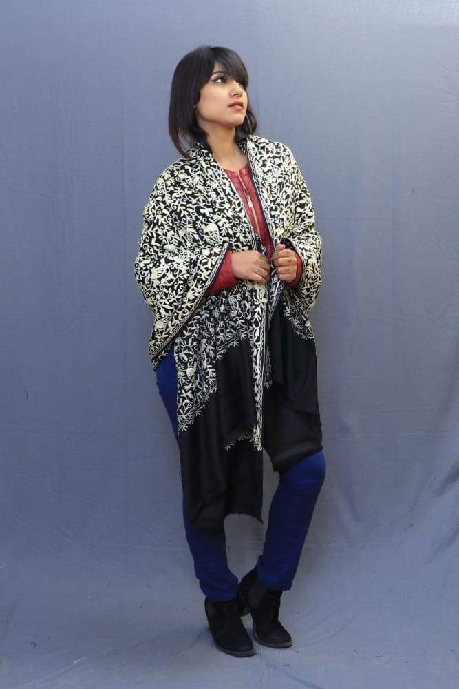 With The Base Of Black Colour This Pastel Rich Jaal Gives