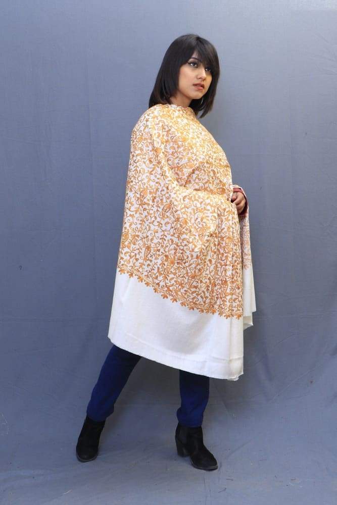 With The Base Of Cream Colour This Yellow Rich Jaal Gives