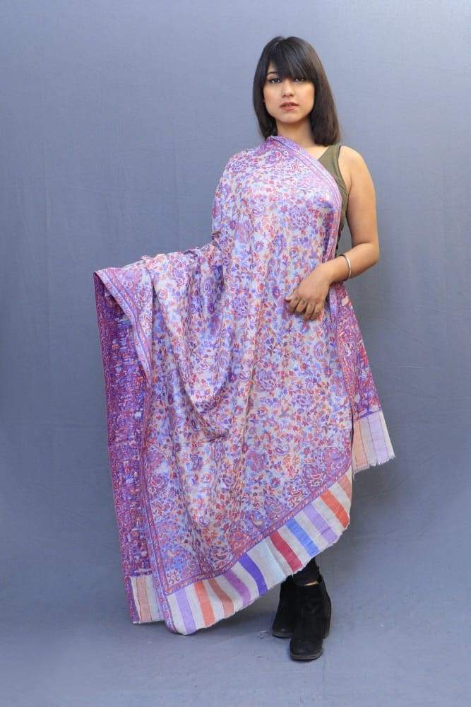 On The Base Of Milky White Colour This Dense Kaani Jaal