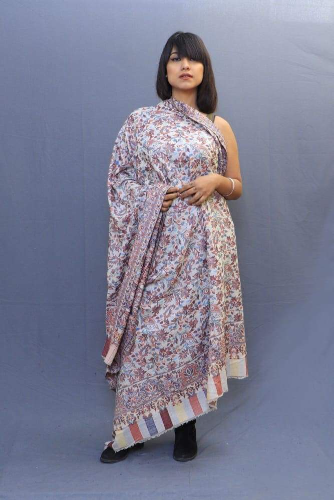 On The Base Of Pearl White Colour This Dense Kaani Jaal