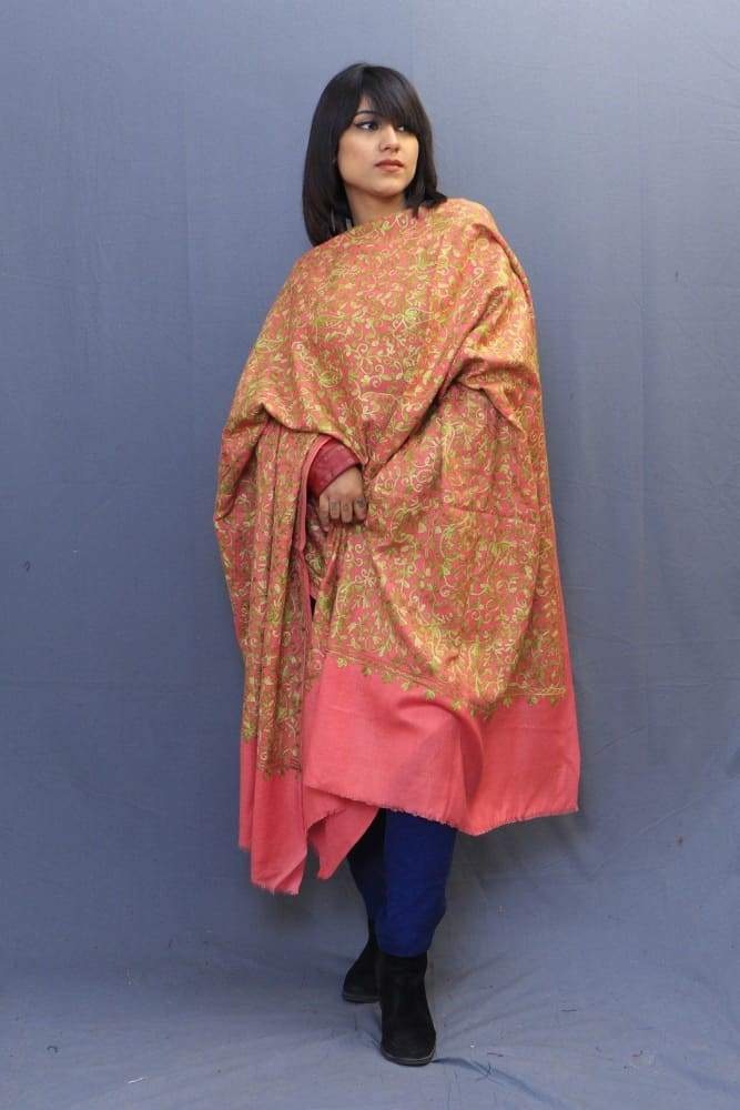 With The Base Of Pink Colour This Green Rich Jaal Gives