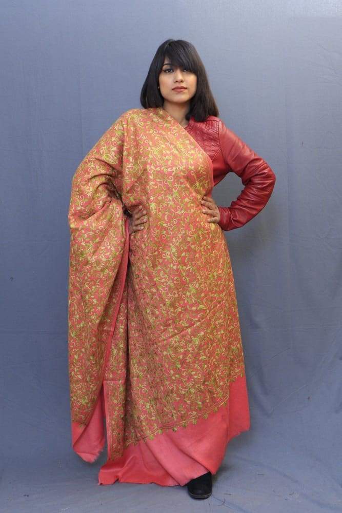 With The Base Of Pink Colour This Green Rich Jaal Gives