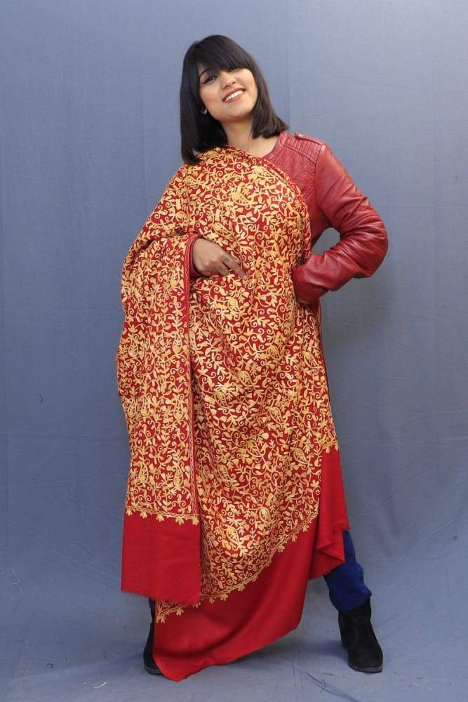 With The Base Of Red Colour This Mustard Rich Jaal Gives