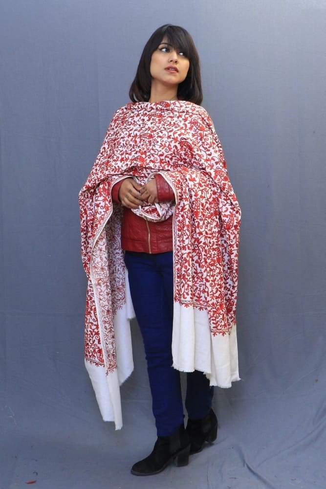 With The Base Of White Colour This Red Rich Jaal Gives