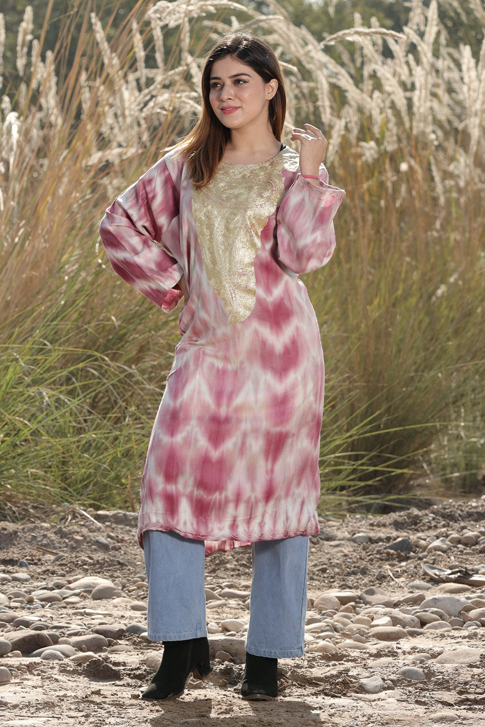 BEAUTIFUL LAVENDER PINK COLOUR TIE DYE Aari Tilla Work