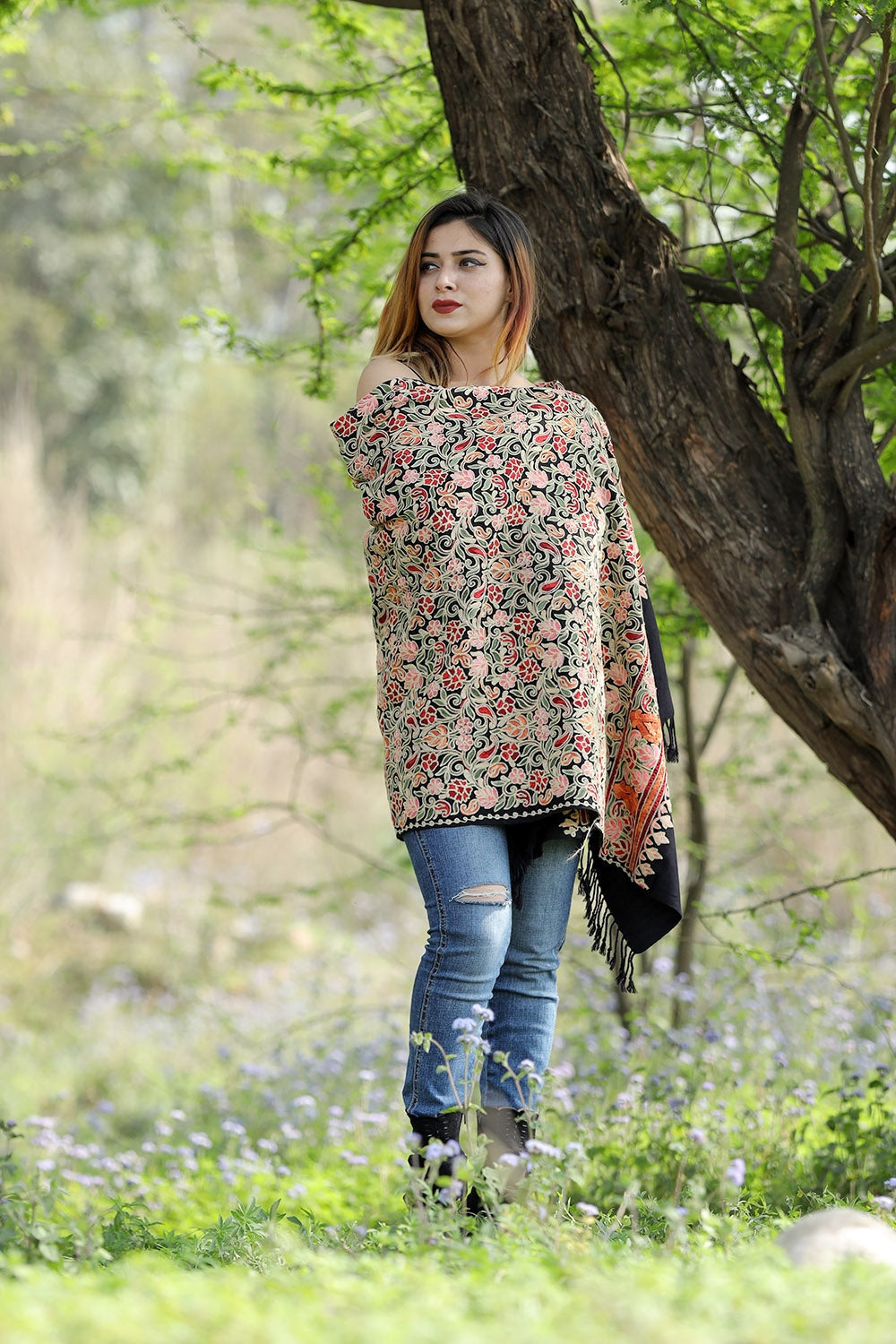 BEAUTIFUL MULTICOLORED Black Colour Stole With Graceful