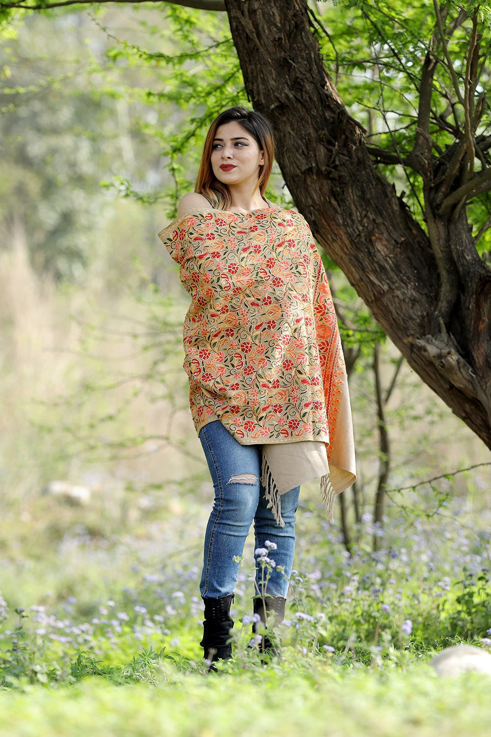 BEAUTIFUL MULTICOLORED STEADY BEIGE Black Colour Stole