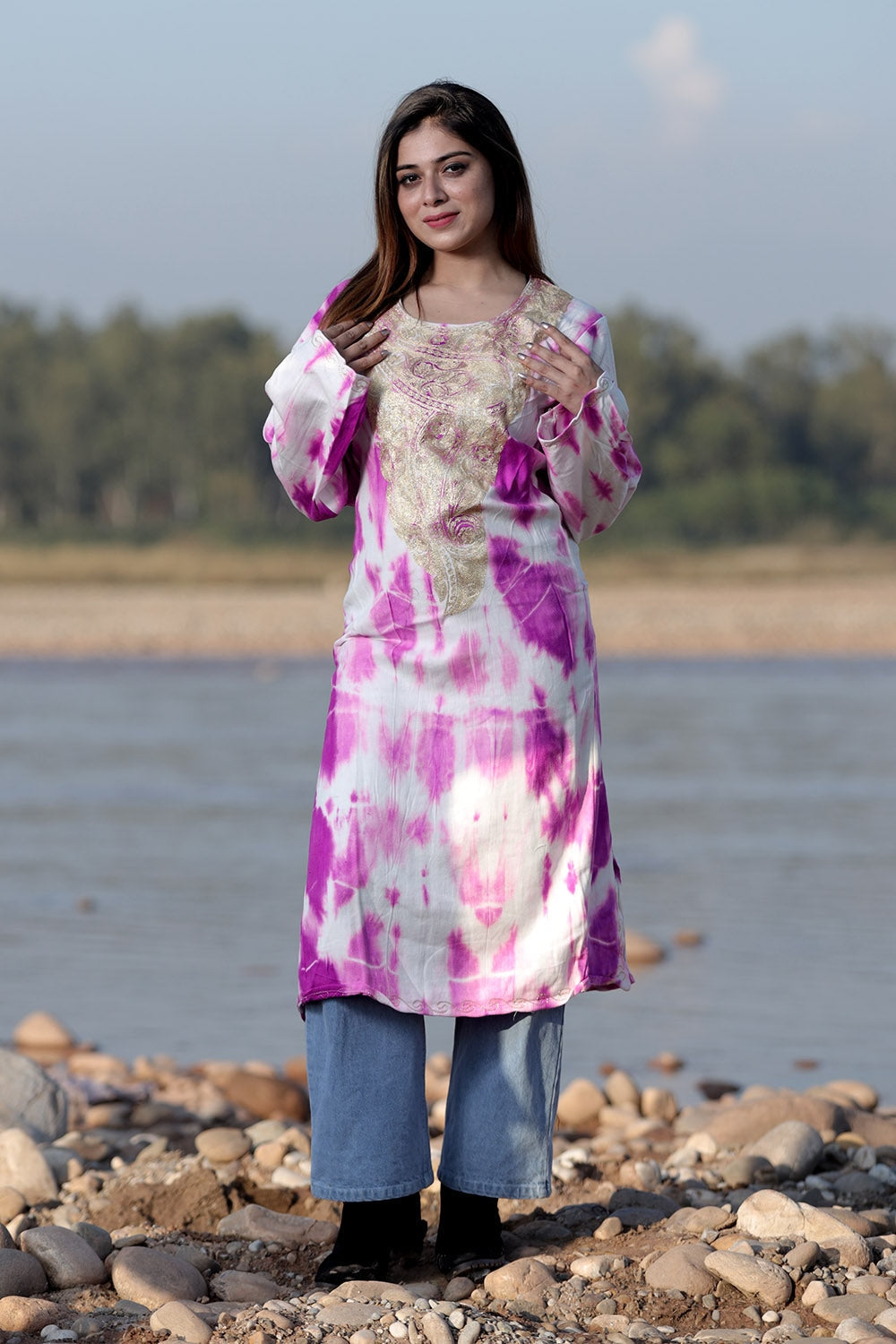 BEAUTIFUL PEARL WHITE/DARK PINK COLOUR TIE DYE Aari Tilla
