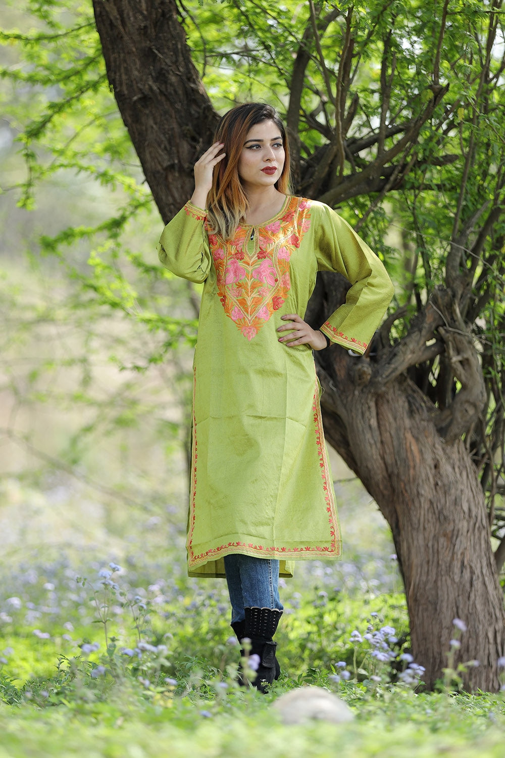 Beautiful Veggie Green Colour Rayon Silk Kurti With Aari