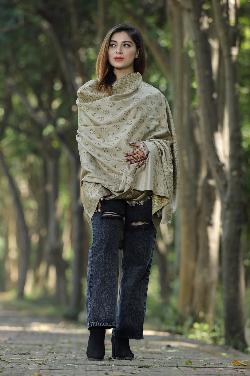 BEIGE COLOUR SHAWL WITH ZARI & KANI WORK DEFINES ROYAL