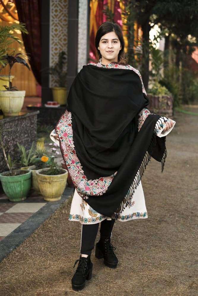 Black Color Kashmiri Shawl With Aari Jaal Gives A Trendy