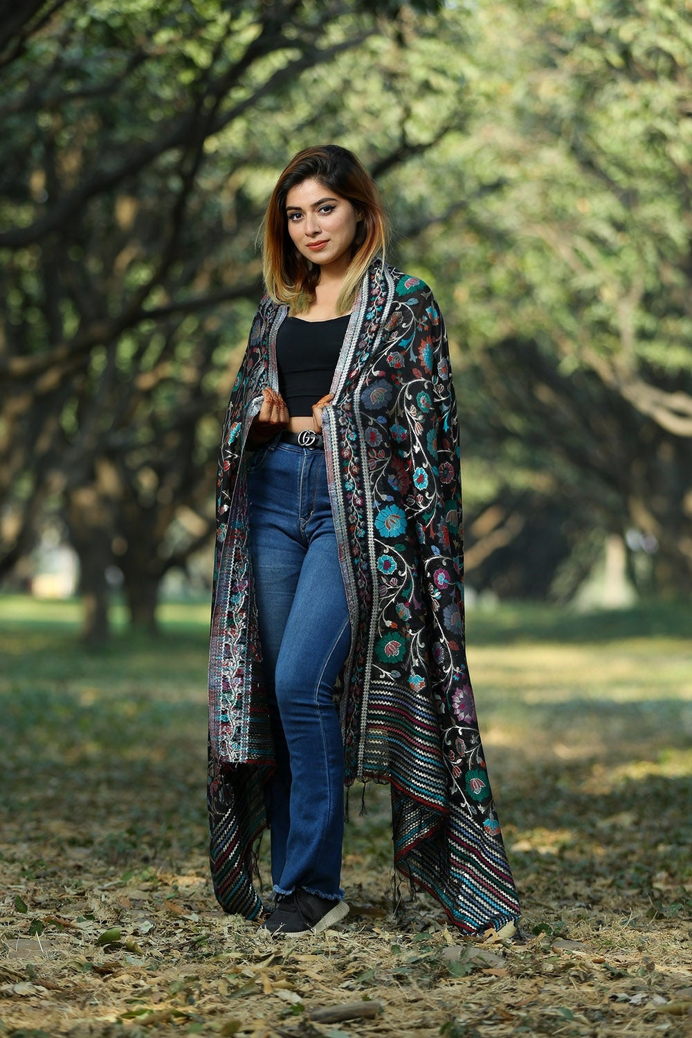 BLACK COLOUR KANI SCARF DEFINES FEMINISM AND ENHANCES