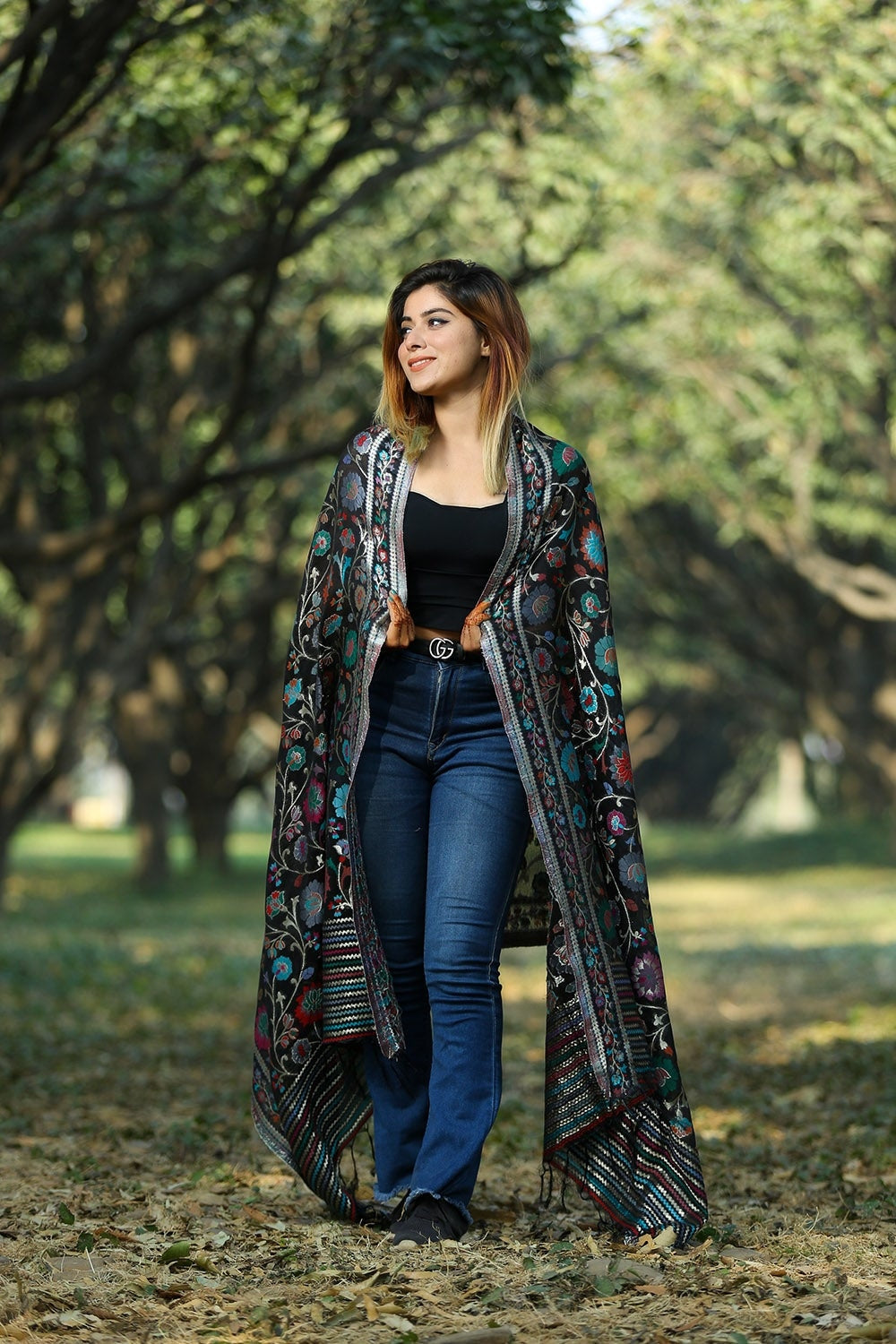 BLACK COLOUR KANI SCARF DEFINES FEMINISM AND ENHANCES