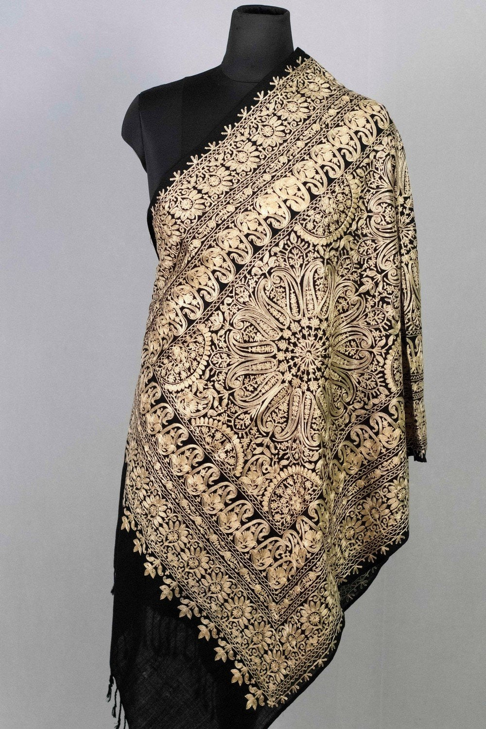 Black Colour Stole With Graceful Dense Jaal Pattern