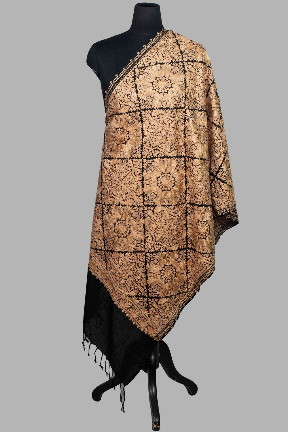 Black Stole With Graceful Dense Jaal Pattern Of Kashmiri