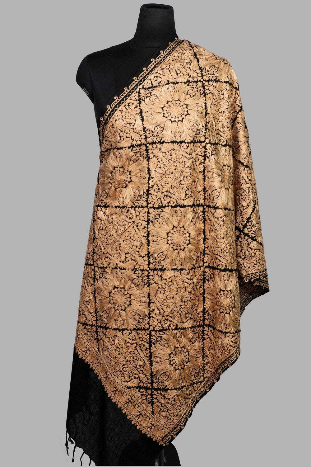 Black Stole With Graceful Dense Jaal Pattern Of Kashmiri