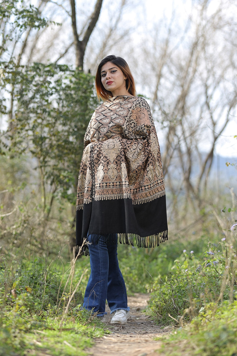 Black Stole With Graceful Dense Jaal Pattern Of Kashmiri