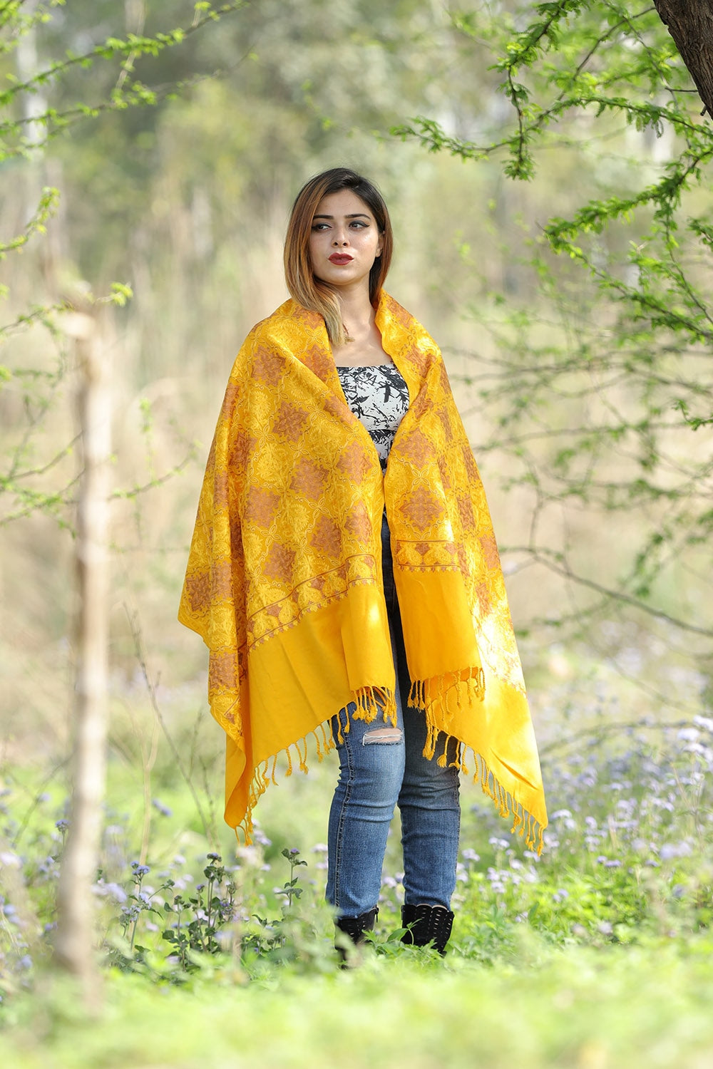 BRIGHT SUNSHINE YELLOW Colour Stole With Graceful Dense