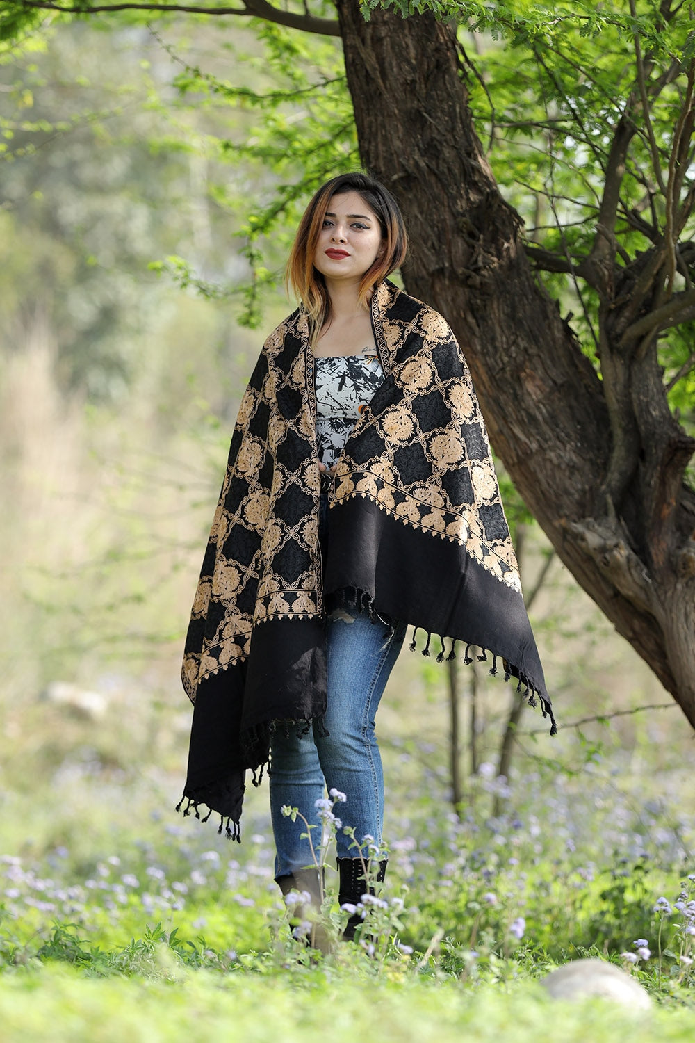 Charismatic Black & Beige Colour Stole With Graceful Dense