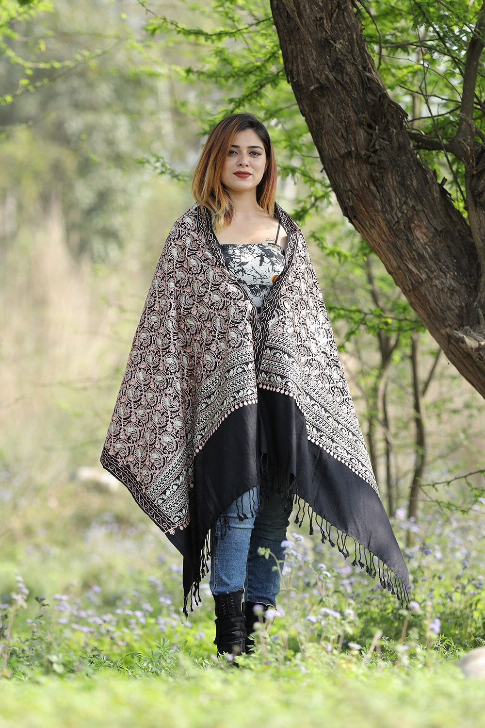 Charismatic Black Colour Stole With Graceful Dense Jaal