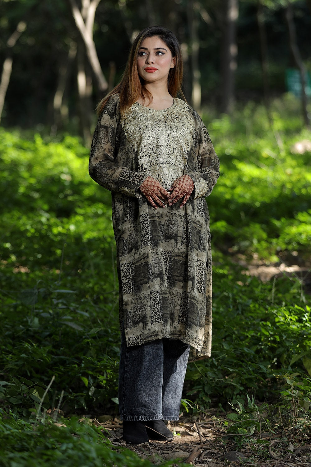 CHARISMATIC EARTHY Multicoloured Printed Georgette Kashmiri