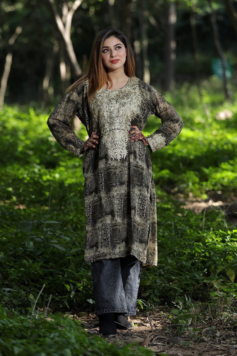 CHARISMATIC EARTHY Multicoloured Printed Georgette Kashmiri