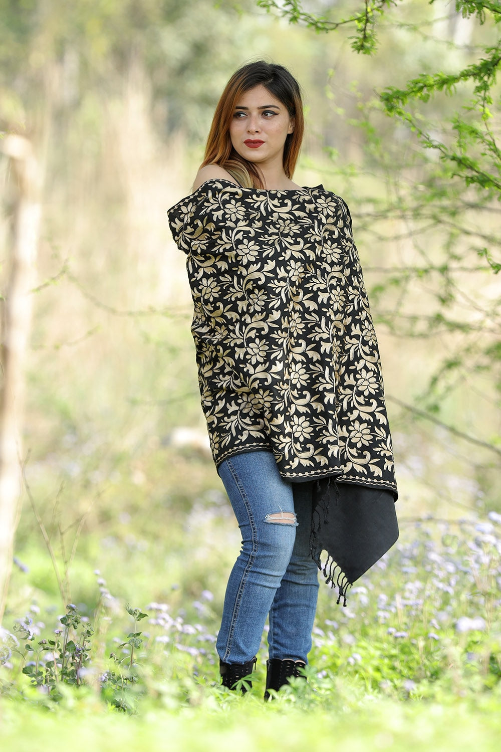 Classy Black Colour Stole With Graceful Dense Jaal Pattern