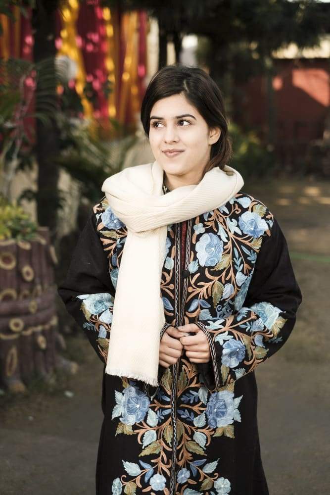 Cream Color Texture Semi pashmina Ladakhi Wool Shawl