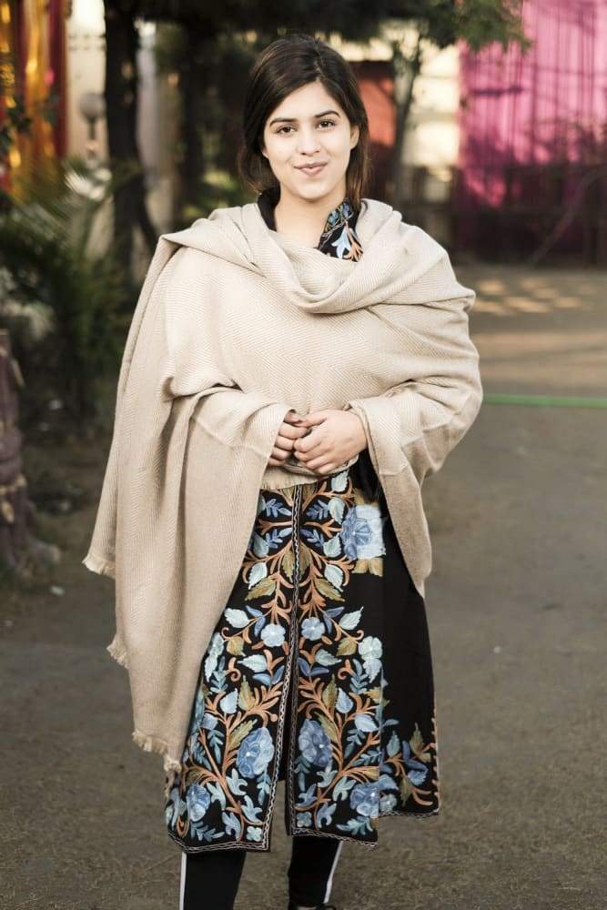 Cream Color Texture Semi pashmina Ladakhi Wool Shawl