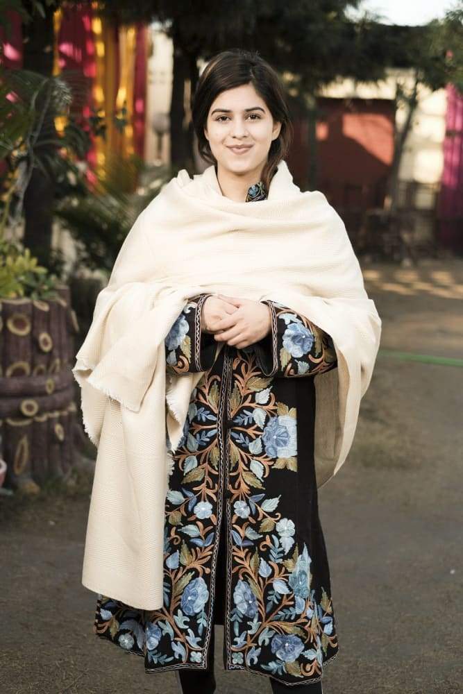 Cream Color Texture Semi pashmina Ladakhi Wool Shawl