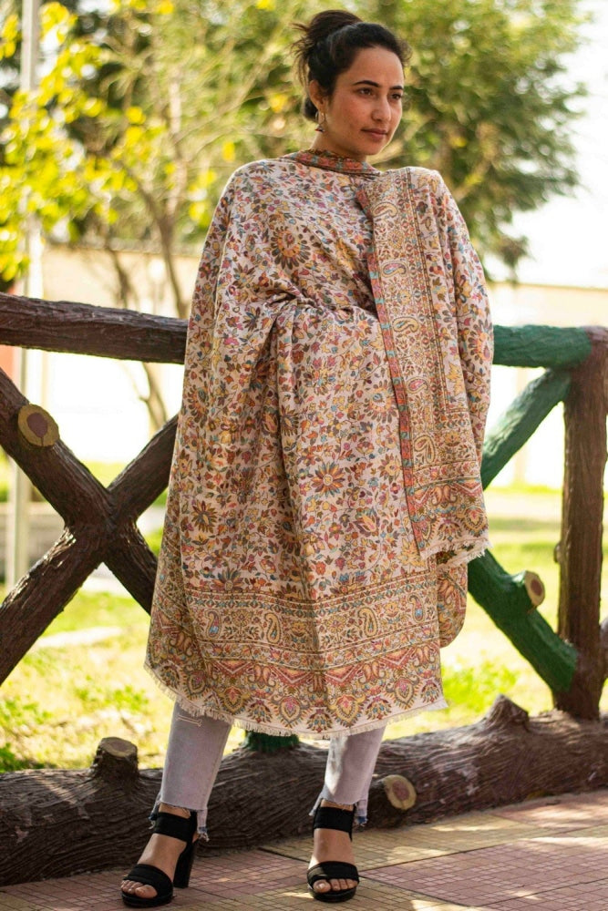 Creamy White Colour This Dense Kani Sunflower Jaal Adds