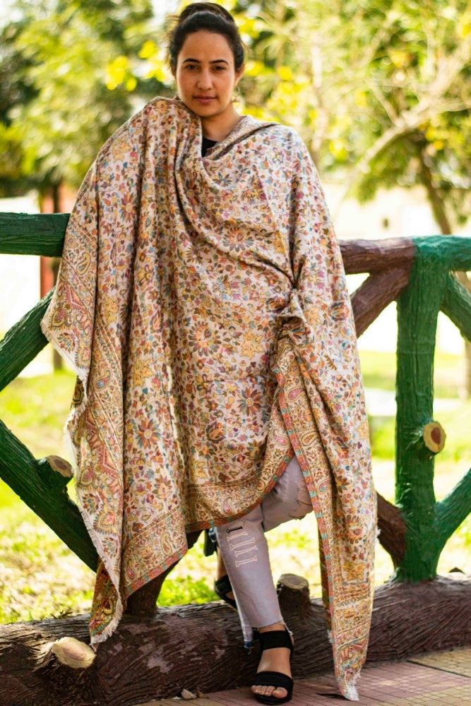 Creamy White Colour This Dense Kani Sunflower Jaal Adds