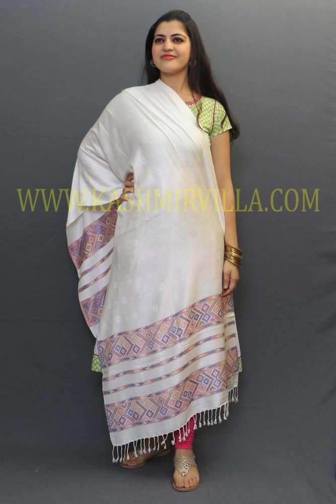 Delicate Wrap Along With 0ff White Base And Highly Defined